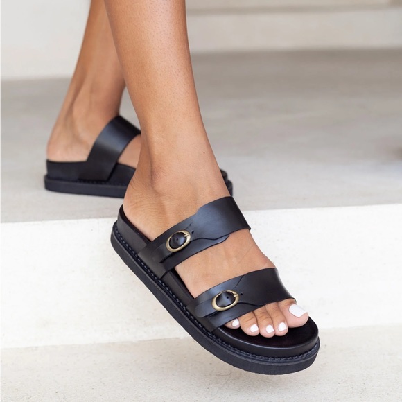 Shoes - Liberté Leather slide flatform footbed sandals NWT